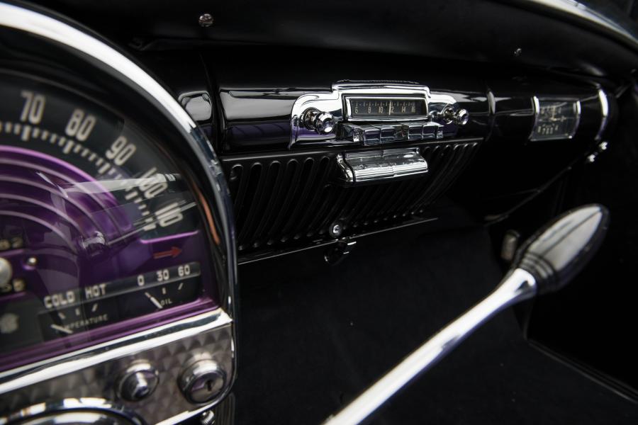 Панель приборов Cadillac Series 62 Custom Cabriolet by Saoutchik 1948 года  (фото 6 из 32)